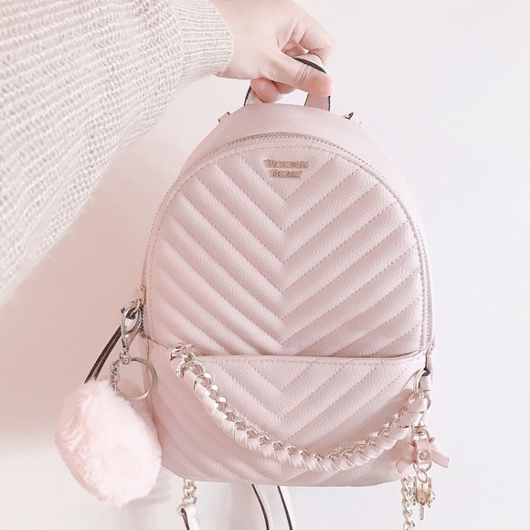 Victoria's Secret Handbags - NWOT Victoria’s Secret pebbled v quilt backpack